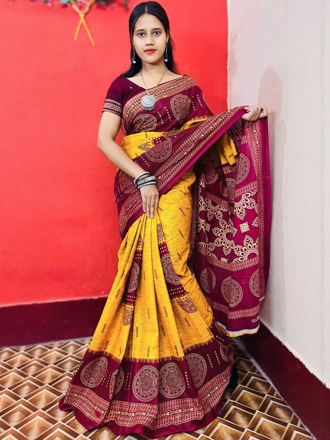 ARTFUL THREADS Women Floral Pure Cotton Sambalpuri Saree - view 1