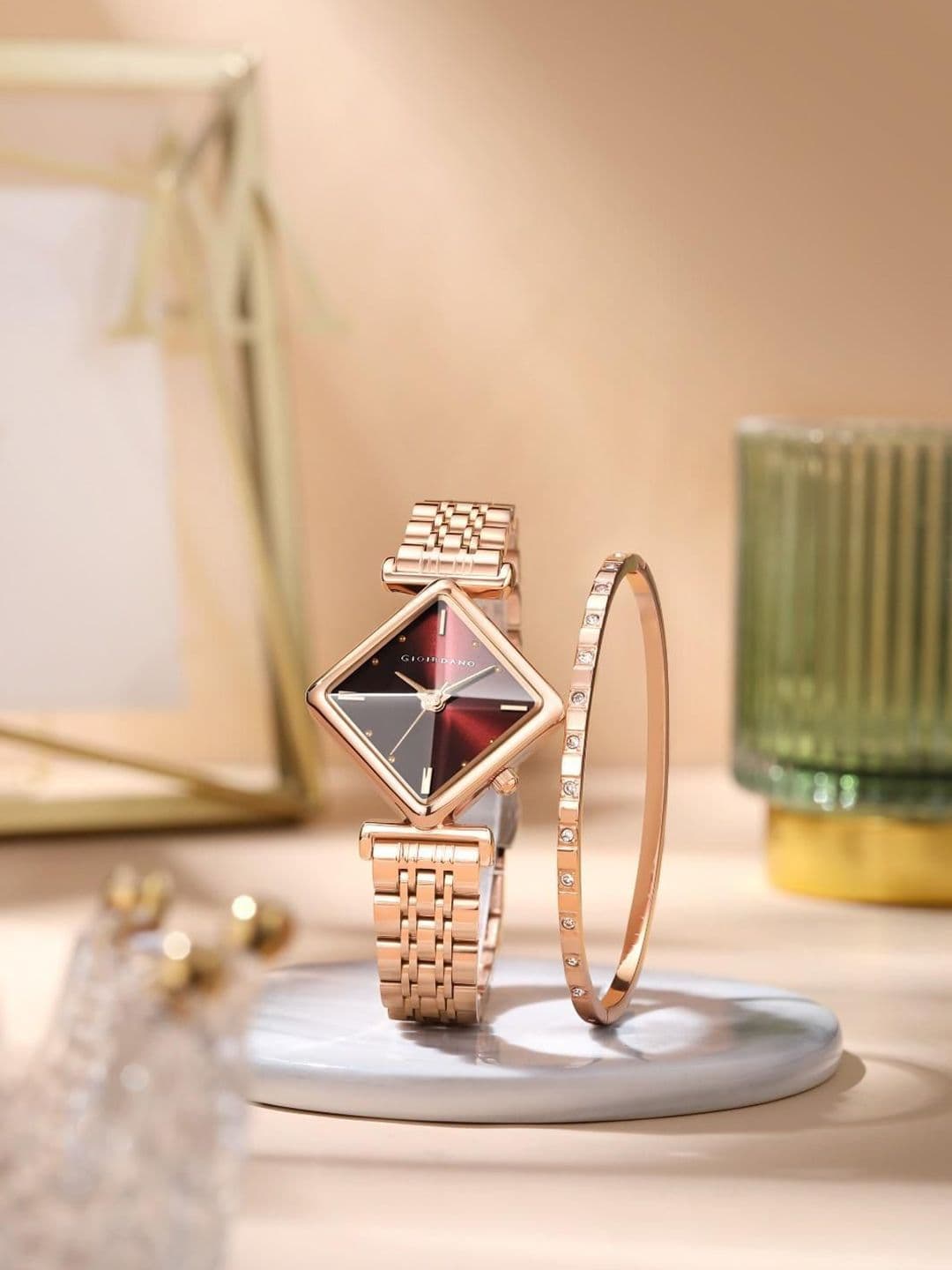 GIORDANO Women Rose Gold Diamond-Shaped Analog Watch With Bracelet - view 1