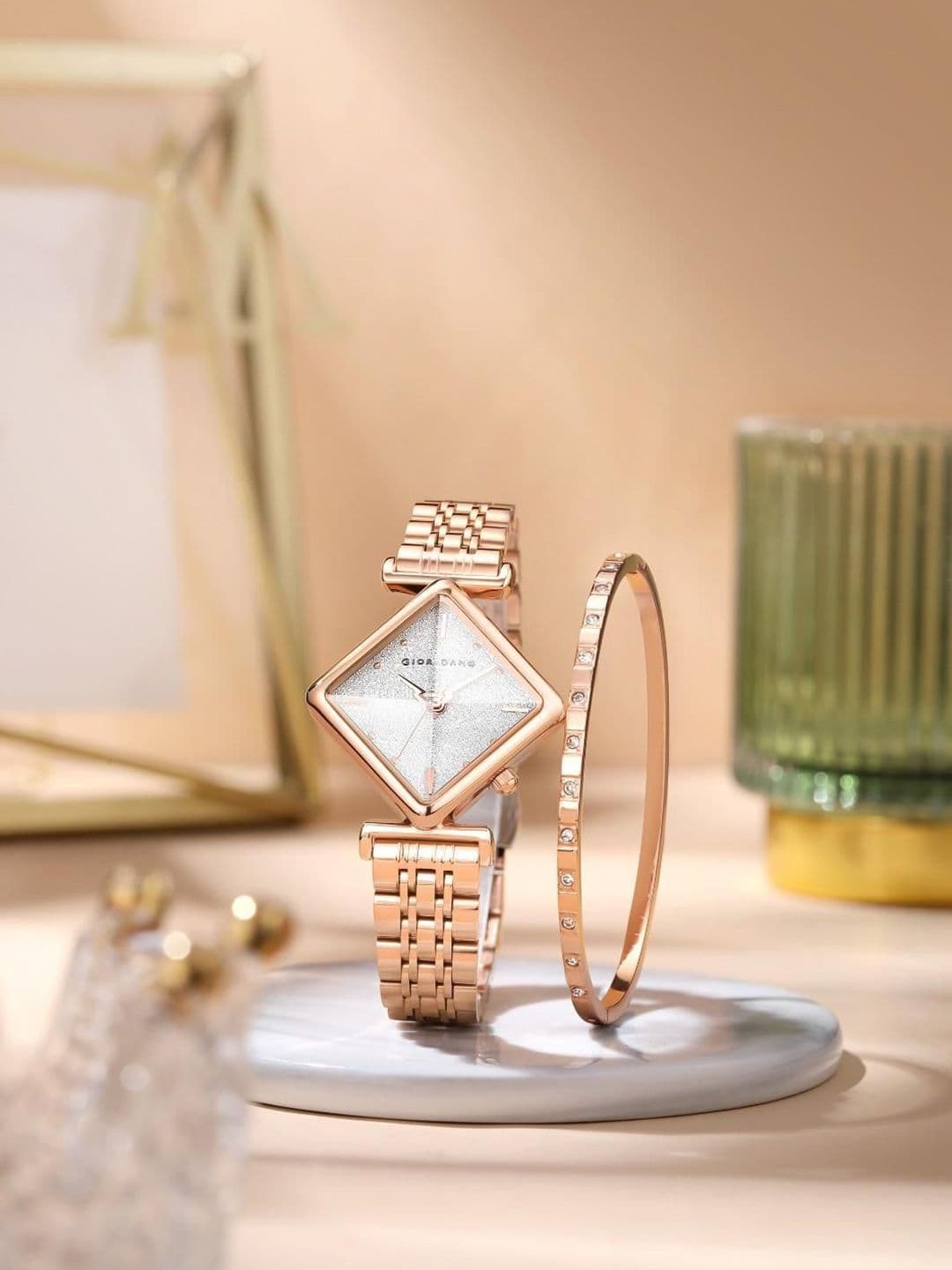 GIORDANO Women Rose Gold Diamond-Shaped Analog Watch With Bracelet - view 1