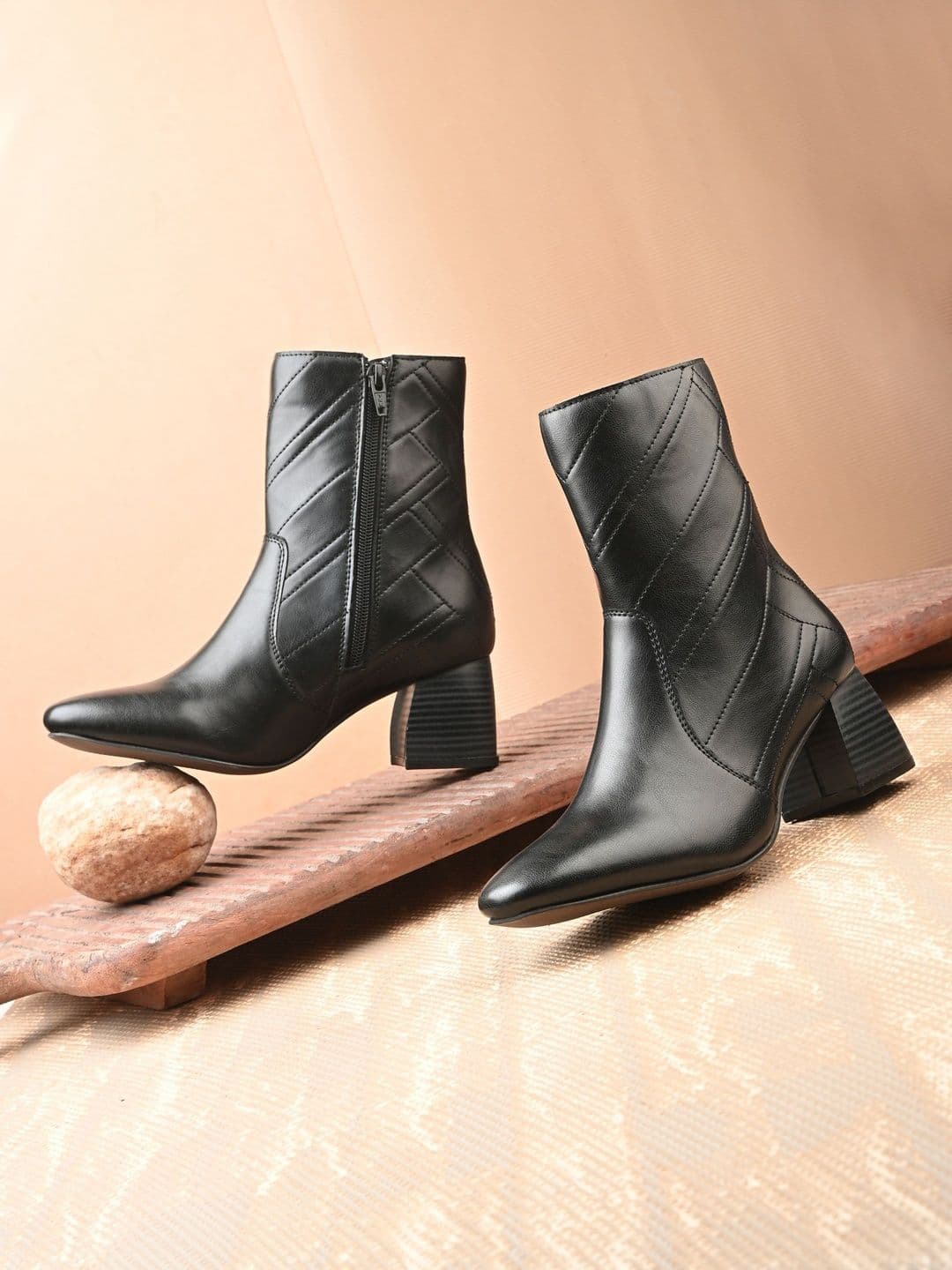 Roadster Women Black Lightweight Block Heel Casual Boots - view 1