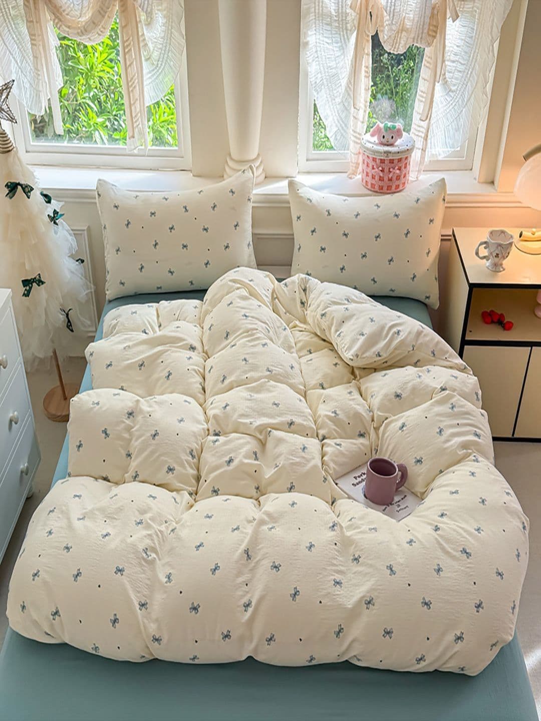 JC HOME Blue & White AC Room Single Bedding Set - view 1