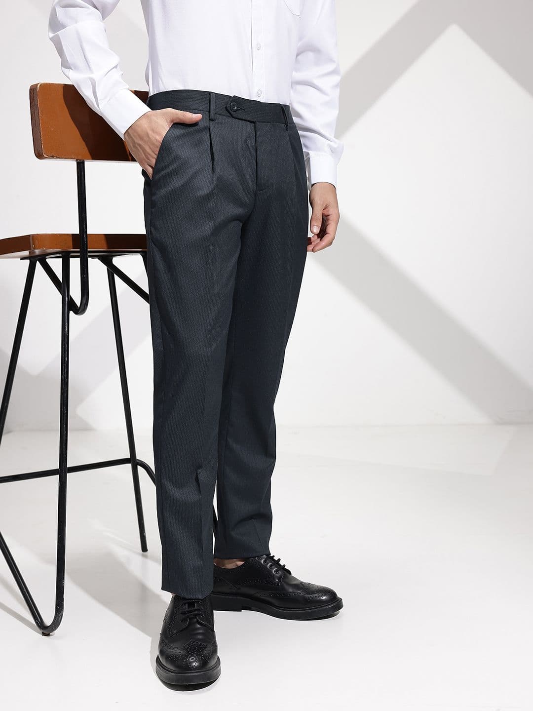 INVICTUS Men Striped Pleated Formal Trousers - view 1