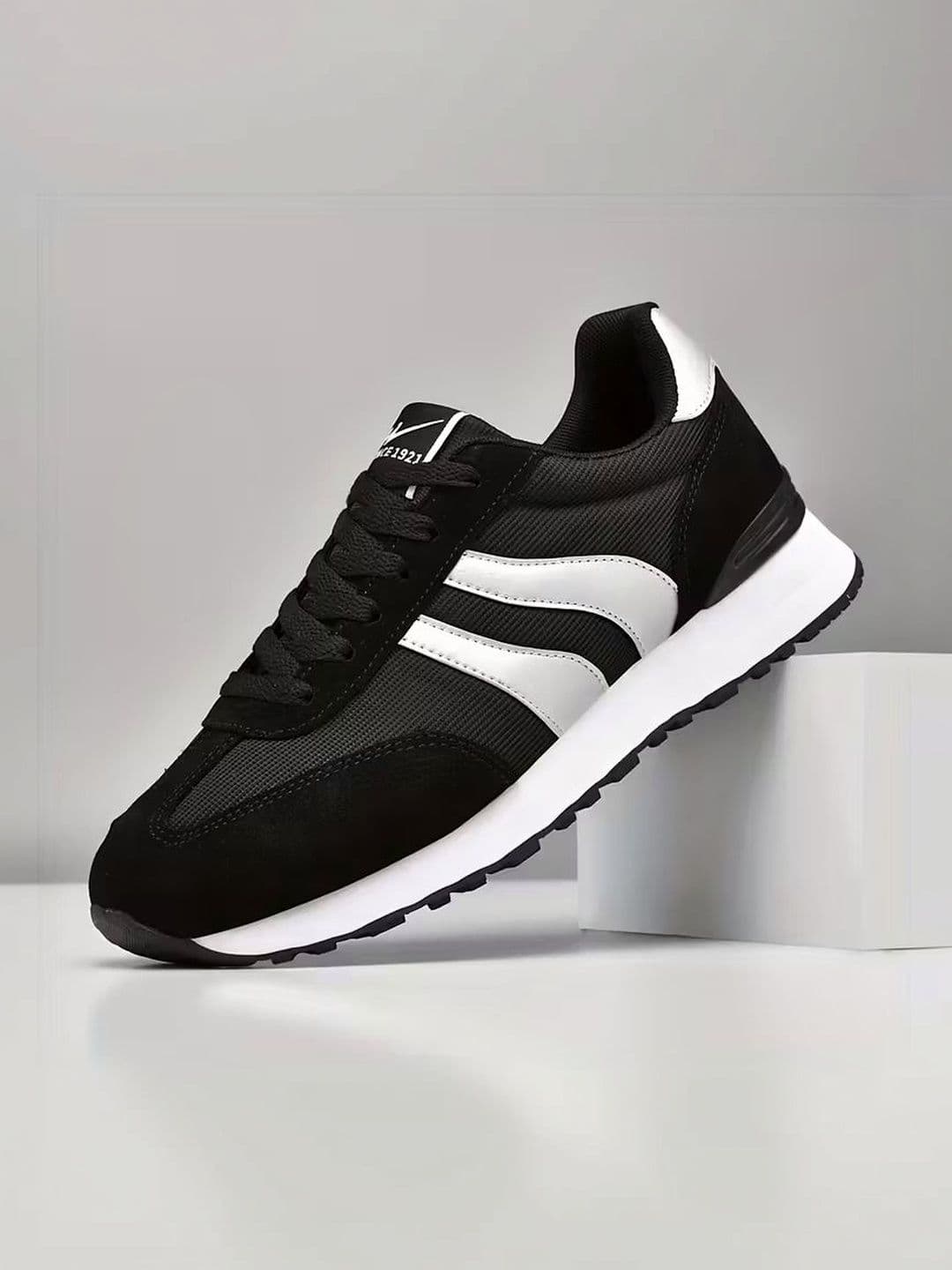 Robbie Jones Men Colourblocked Sneakers - view 1