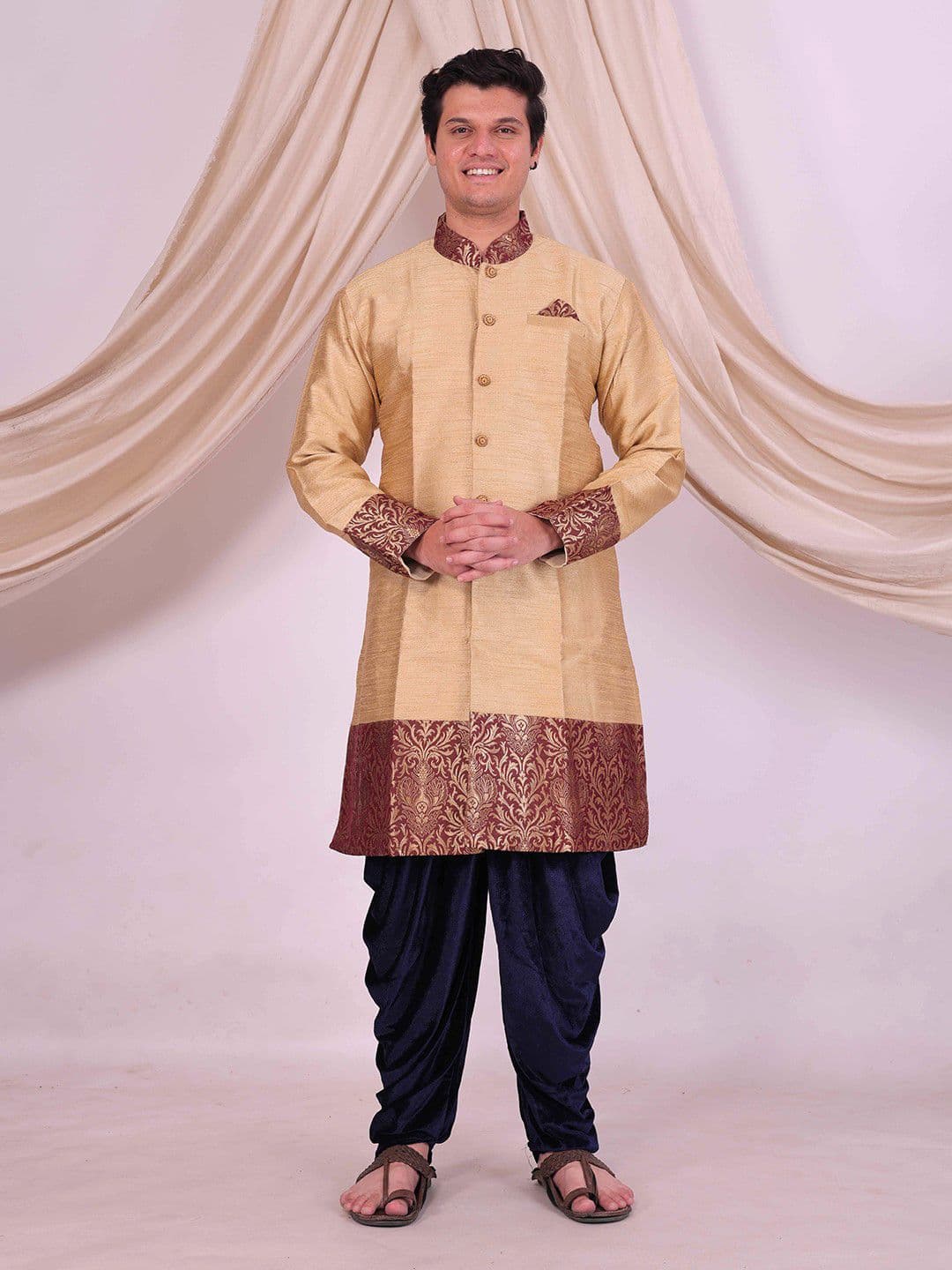 Desibutik Men Embroidered Mandarin Collar Sherwani - view 1