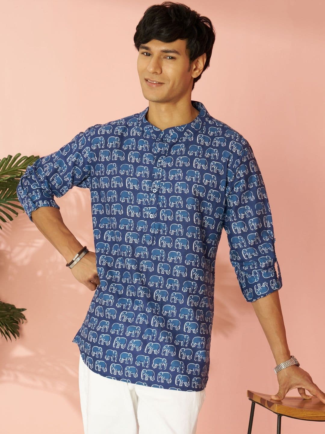VASTRAMAY Men Blue Indigo Animal Print Cotton Short Kurta - view 1