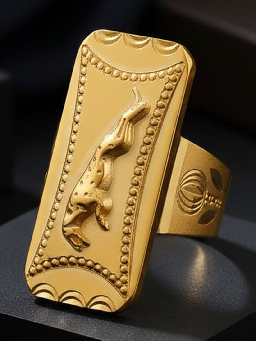 Saizen Men Gold-Plated Temple Finger Ring - view 1