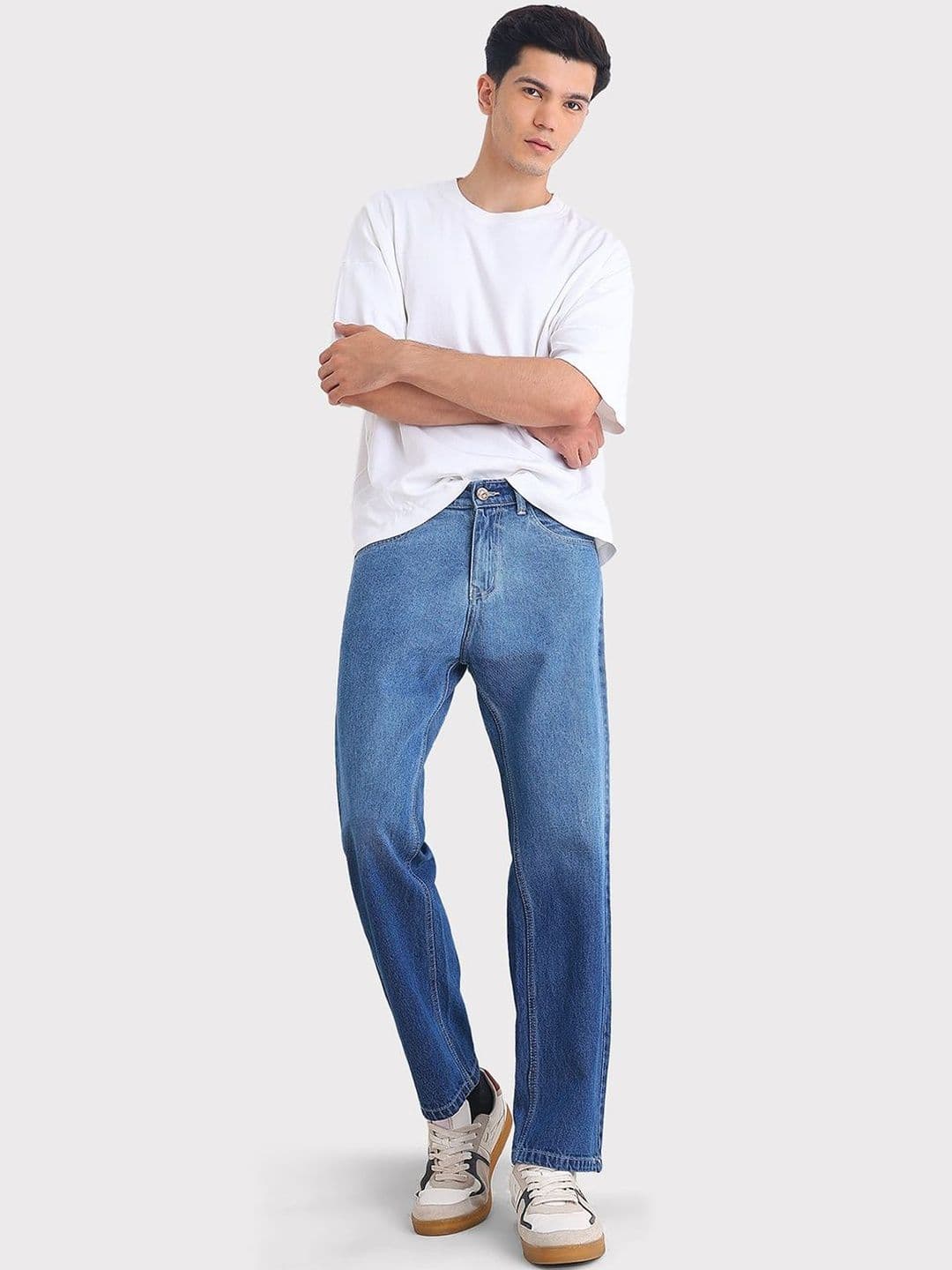 Hence Men Loose Mid-Rise Light Fade Jeans - view 1
