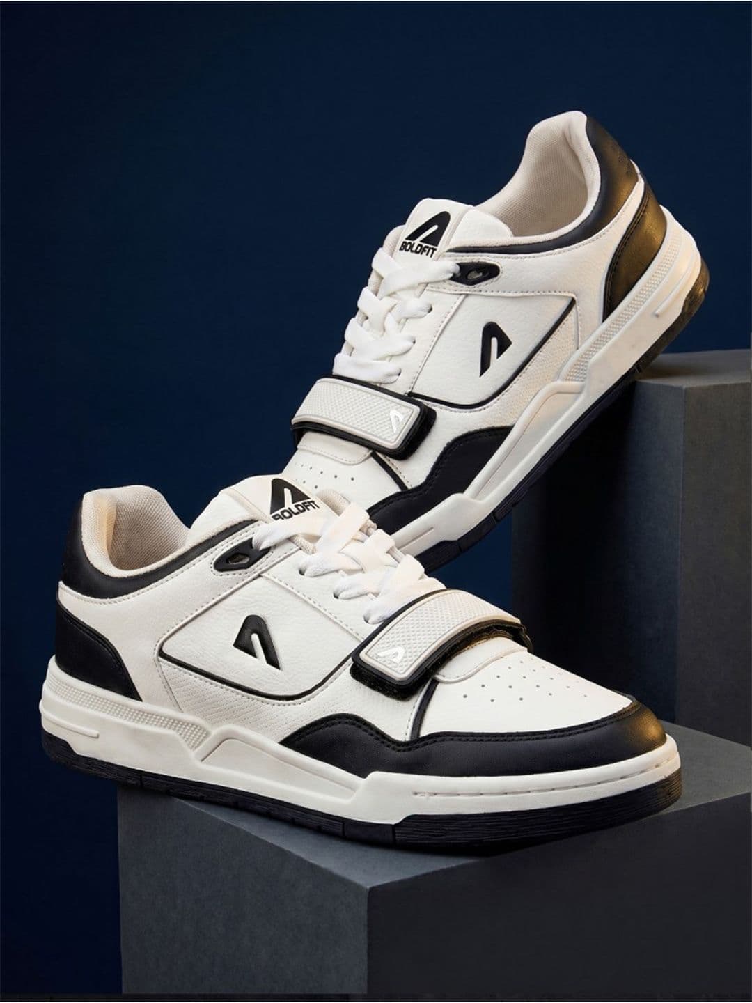 BOLDFIT Men White Black Dripwave Sneakers Shoes - view 1