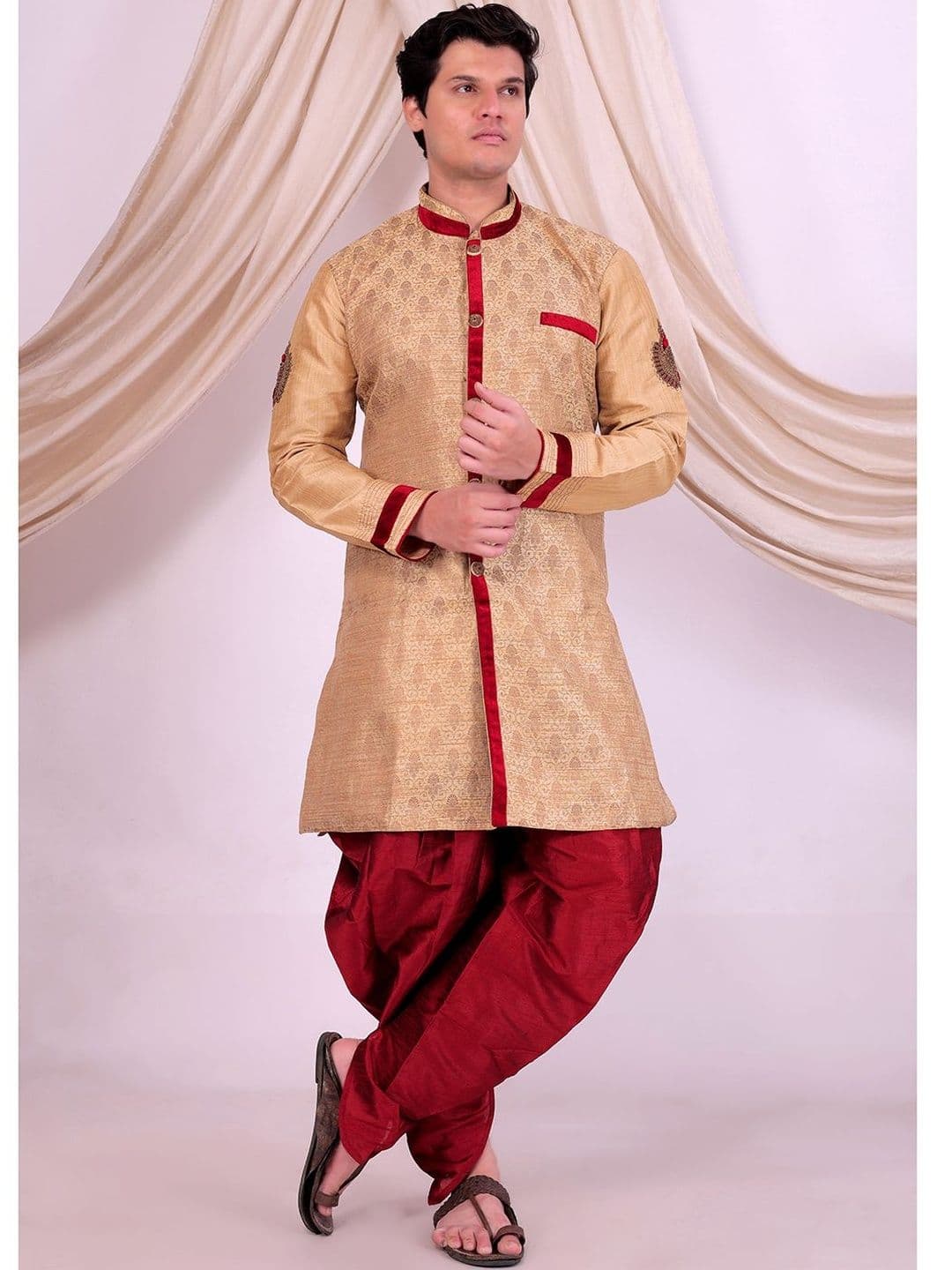 Desibutik Men Embroidered Mandarin Collar Sherwani - view 1