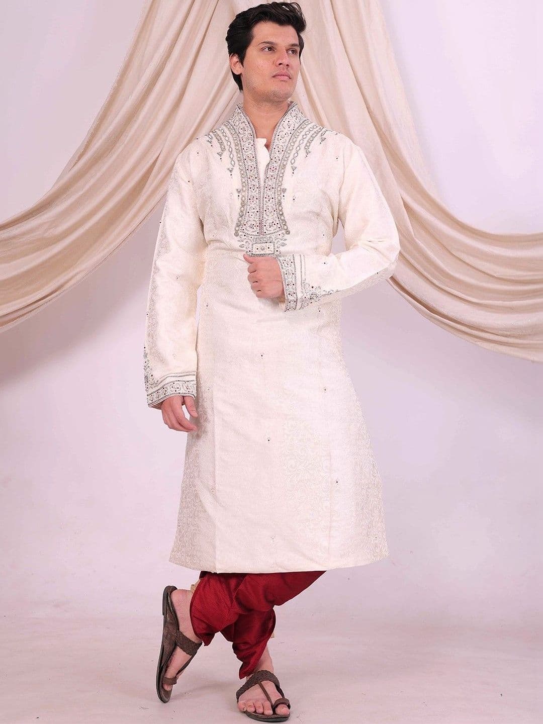 Desibutik Men Embroidered Mandarin Collar Sherwani - view 1