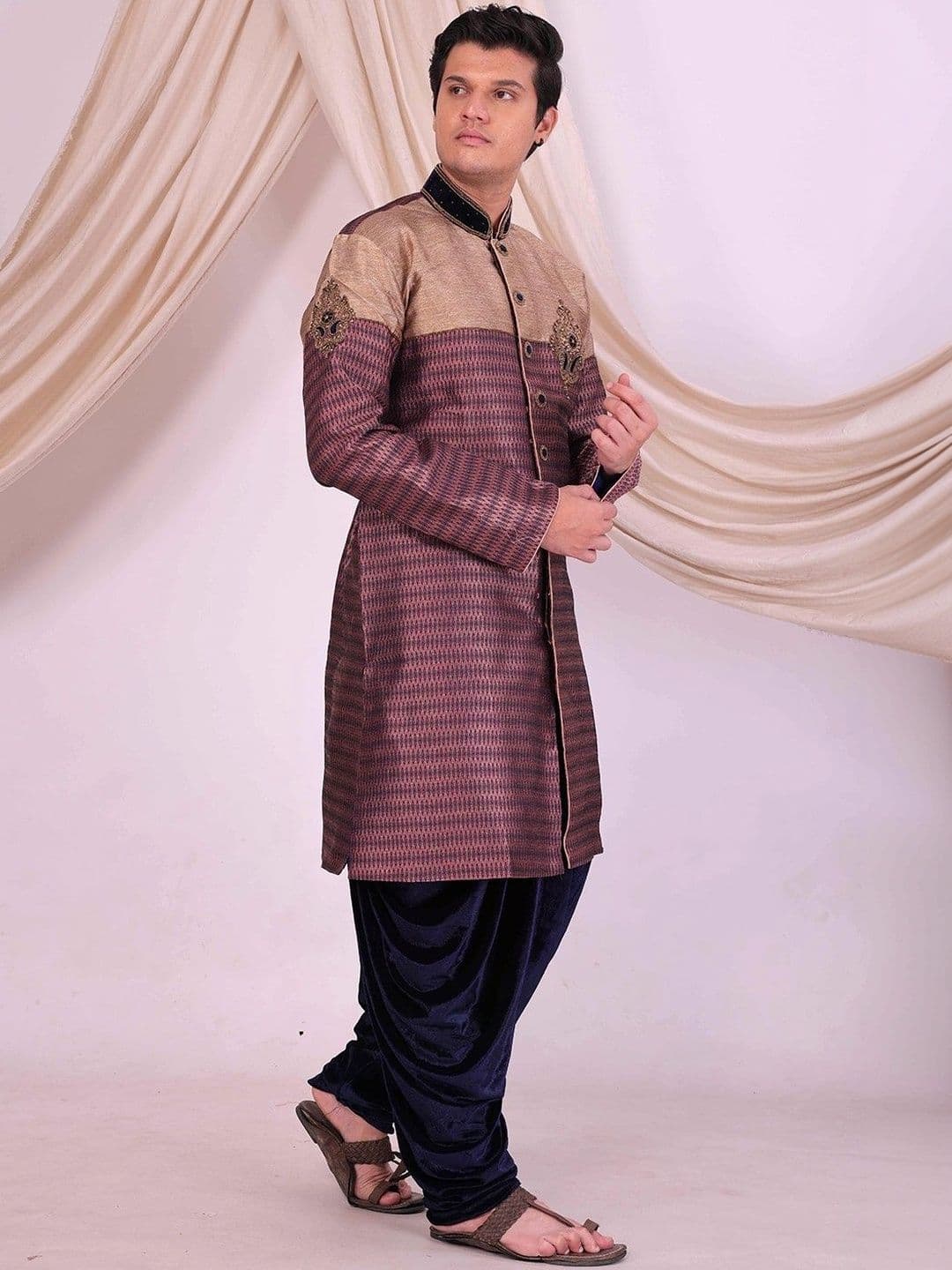 Desibutik Men Embroidered Mandarin Collar Sherwani - view 1