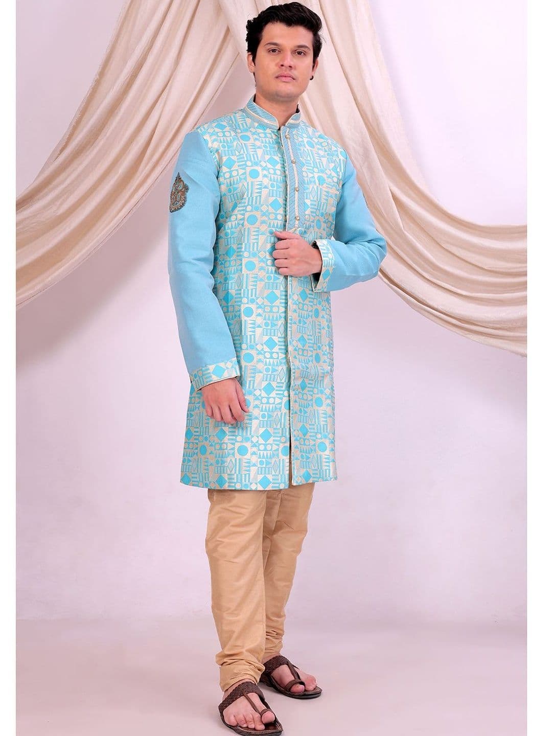 Desibutik Men Embroidered Mandarin Collar Sherwani - view 1