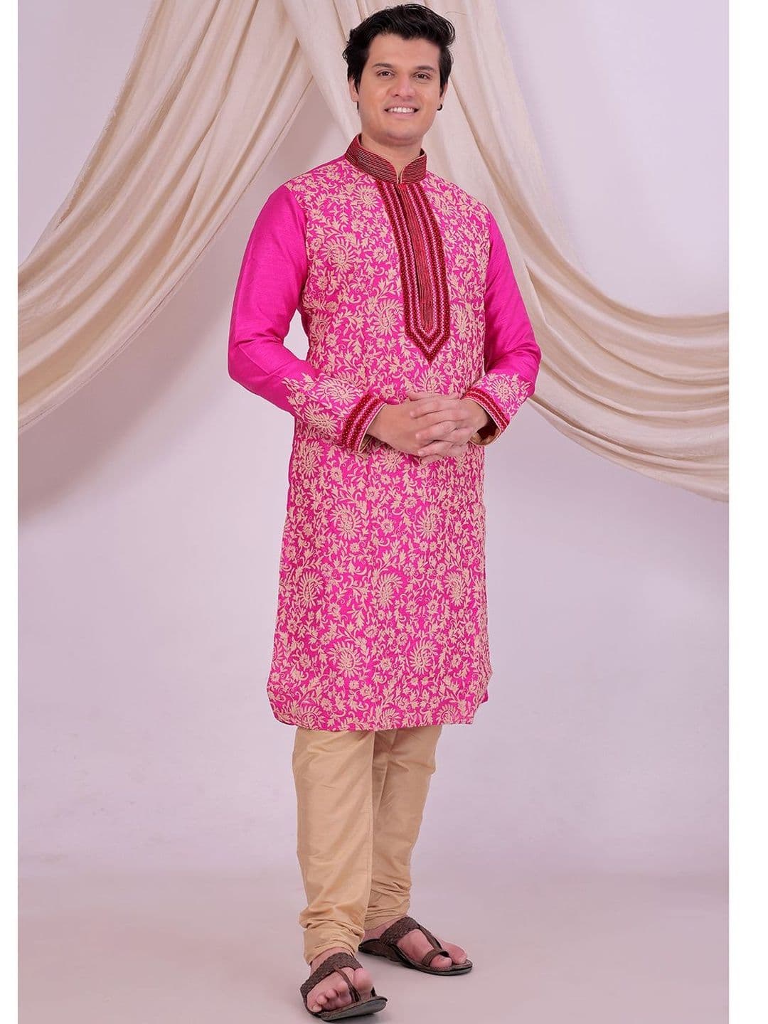 Desibutik Men Embroidered Mandarin Collar Sherwani - view 1
