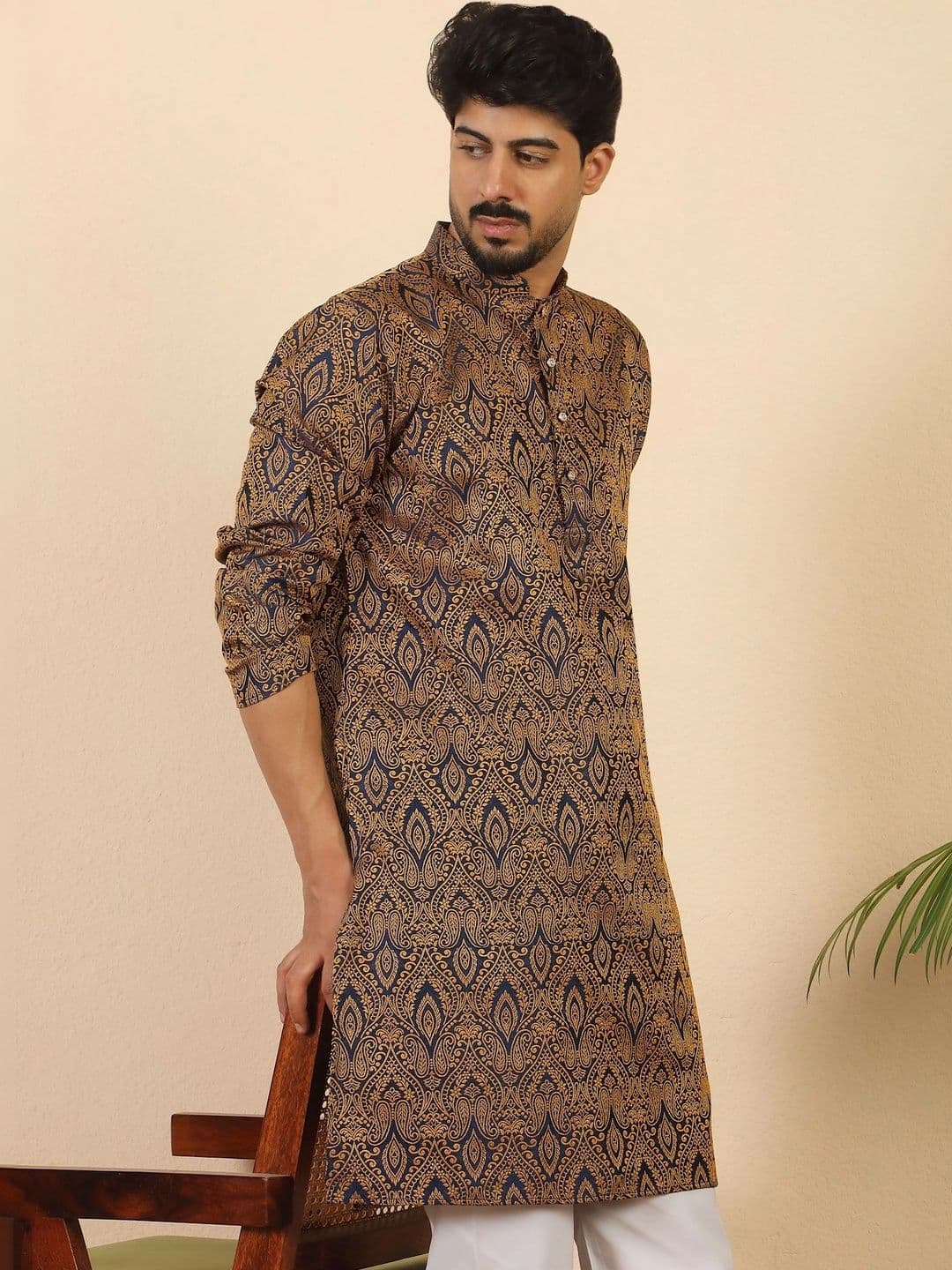 KRAFT INDIA Men Ethnic Motifs Grandeur & Majestic Artwork Kurta - view 1