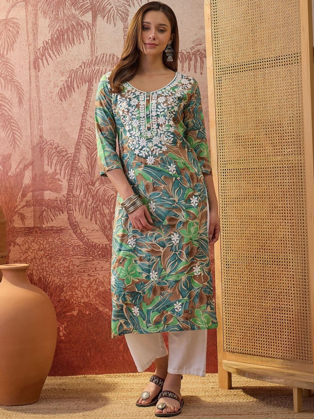 Sangria Women Floral Printed Chikankari Straight Kurta - view 1