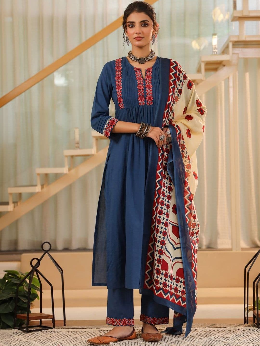Rain & Rainbow Women Ethnic Motifs Thread Work Pure Cotton Kurta with Trousers & Dupatta - view 1