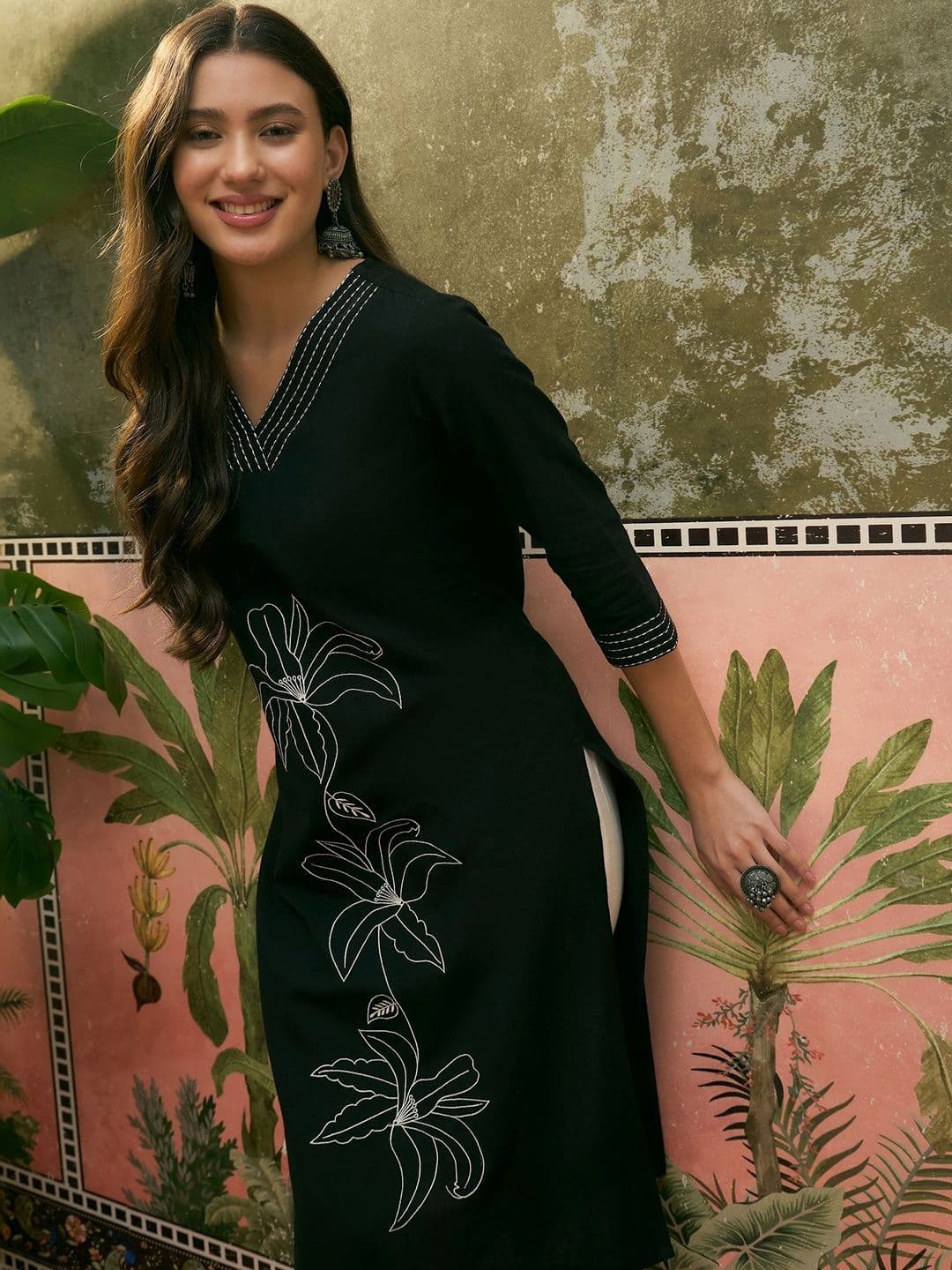 Sangria Printed Cotton V-Neck Knee Length Straight Kurta - view 1