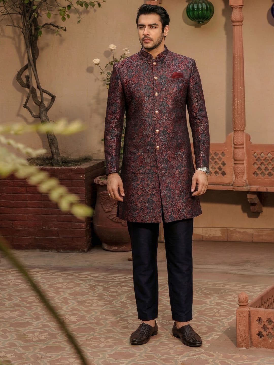 KISAH Men Woven-Design Indowestern Sherwani Set - view 1