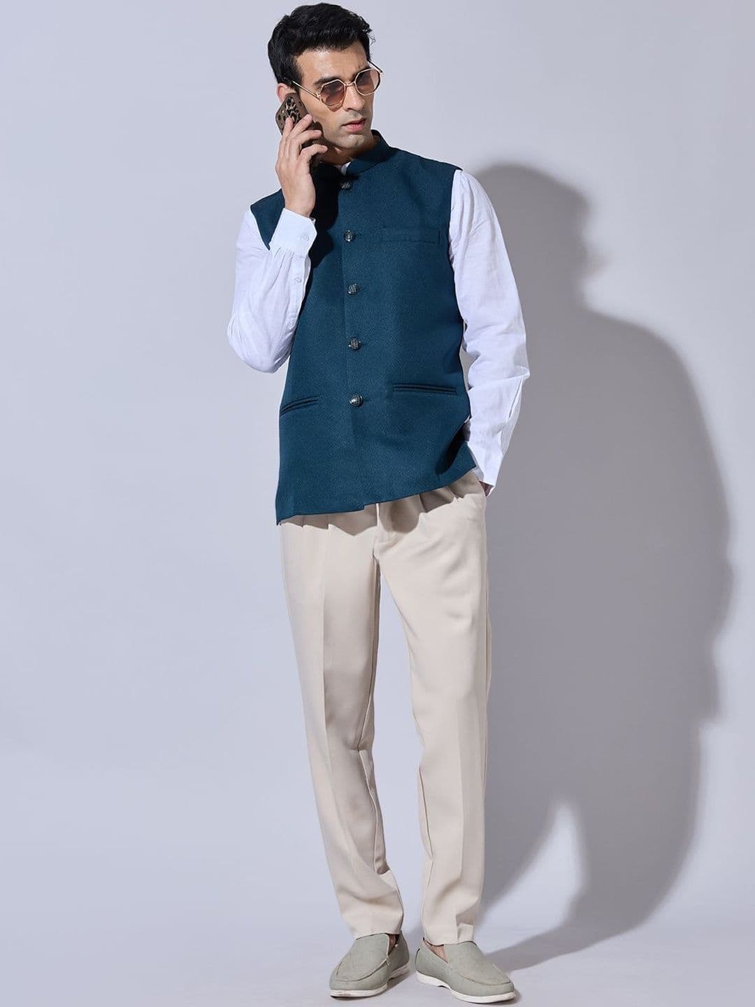 SHOWOFFFF Mandarin Collar Sleeveless Nehru Jacket - view 1