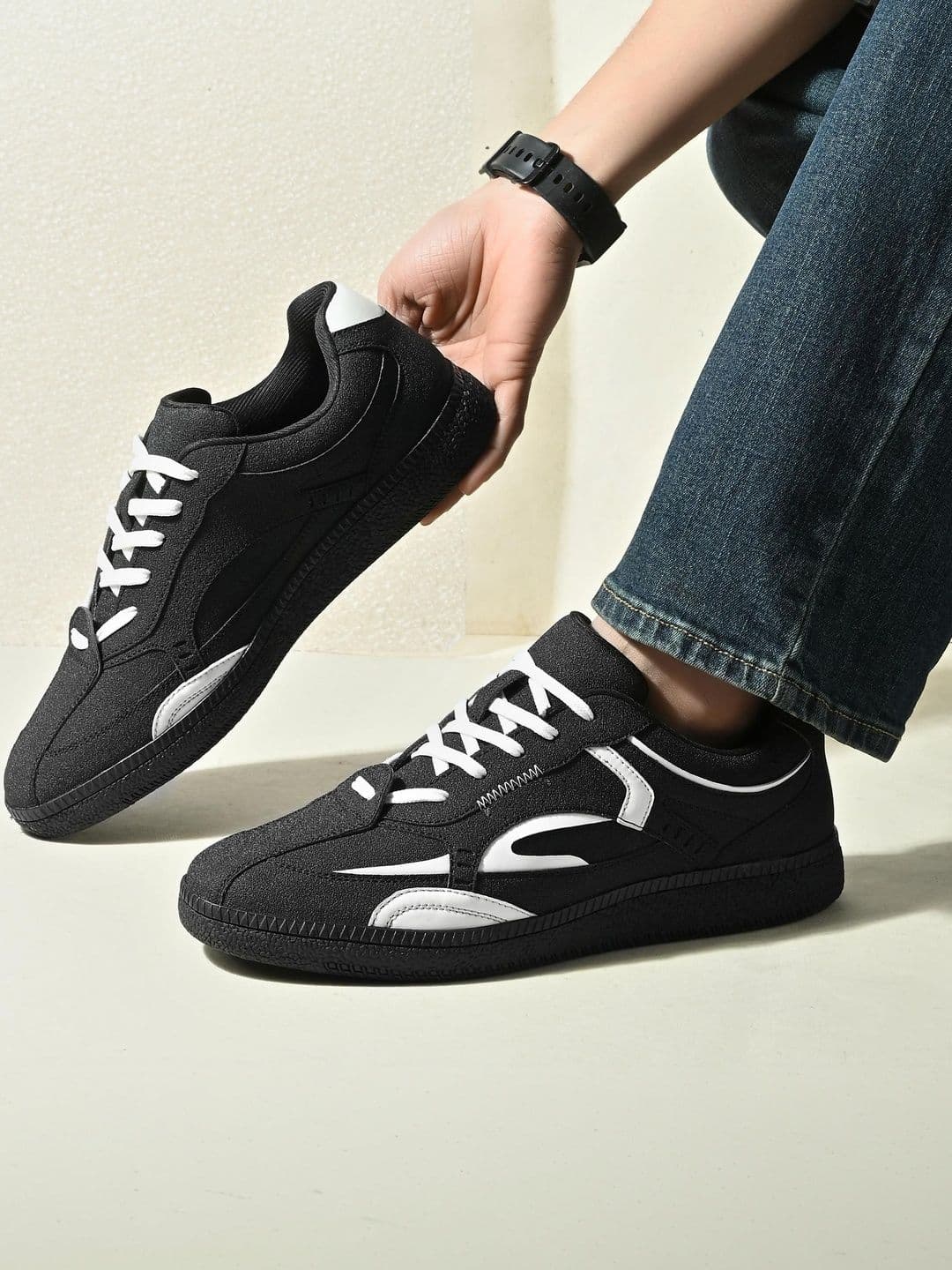 The Roadster Lifestyle Co Men Round Toe Lightweight Lace-Ups Sneakers - view 1