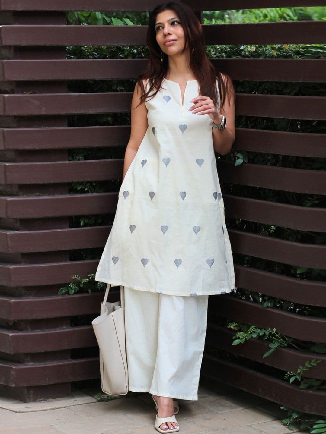 Aaghnya Women Printed Regular Kurta with Palazzos - view 1