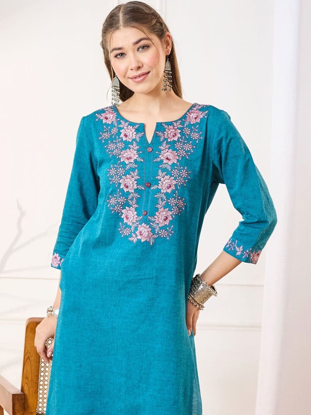 Anouk Women Floral Embroidered Regular Sleeves Thread Work Kurta - view 1