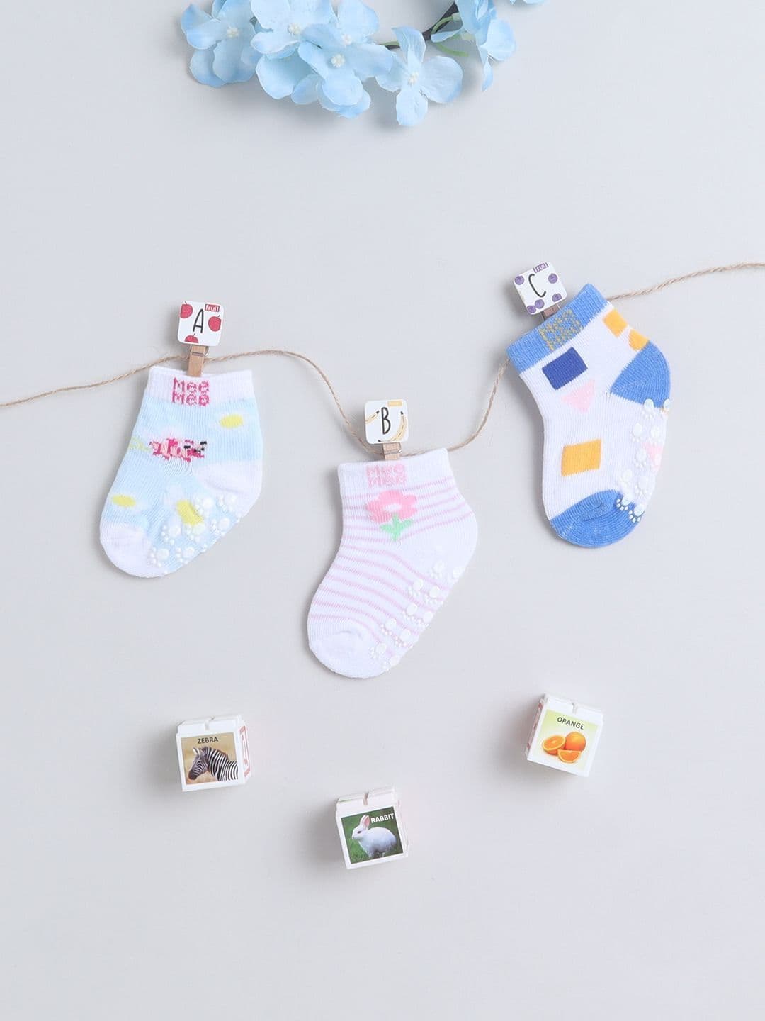 MeeMee Baby Girls Pack of 3 Printed Anti-Slip Ankle Length Socks. - view 1