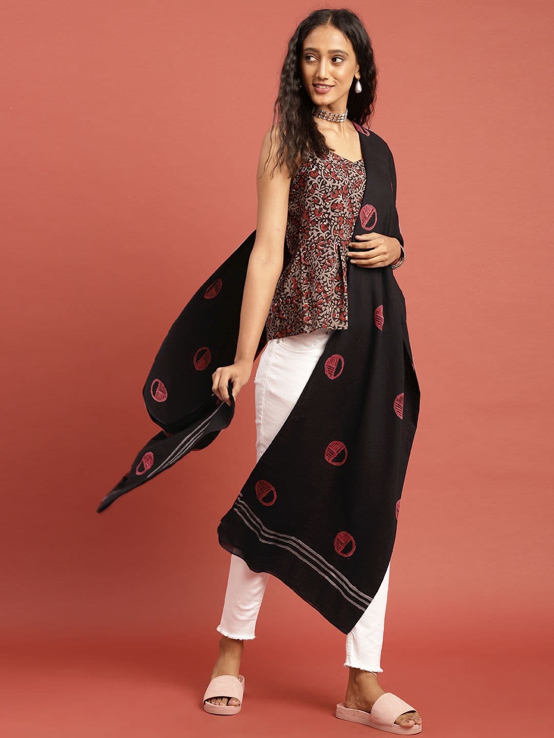 Taavi Women Black & Red Hand Block Print Cotton Dupatta - view 1