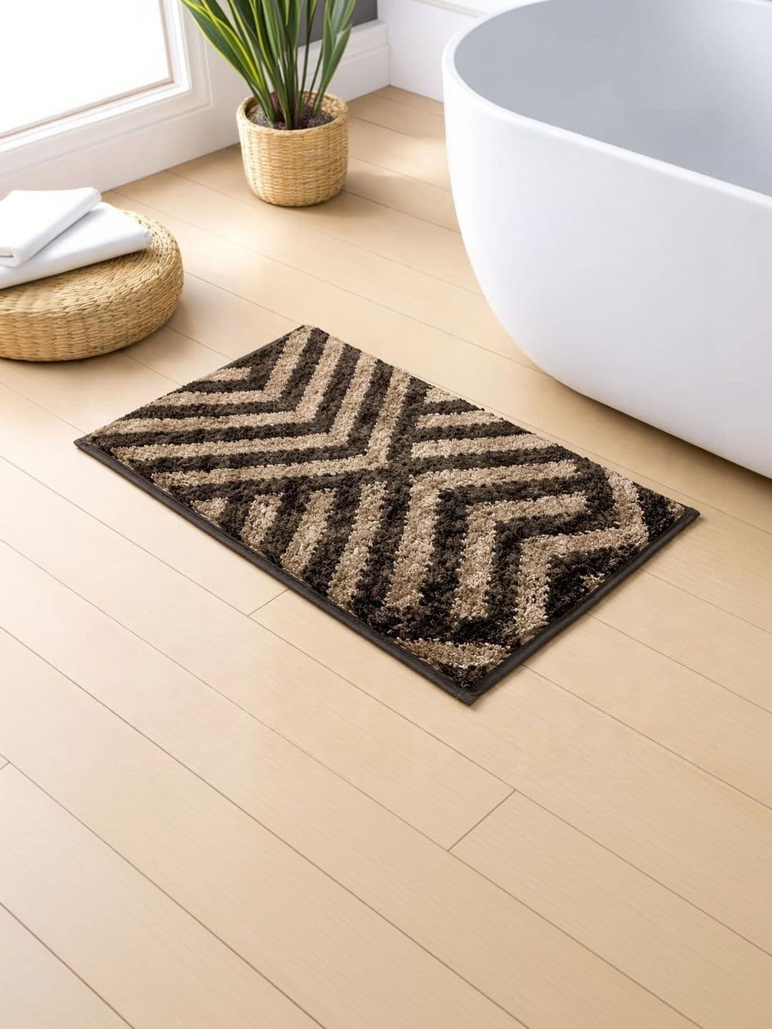 LUXEHOME INTERNATIONAL LUXEHOME INTERNATIONA Taupe Self-Design 1600 GSM Bath Rugs - view 1
