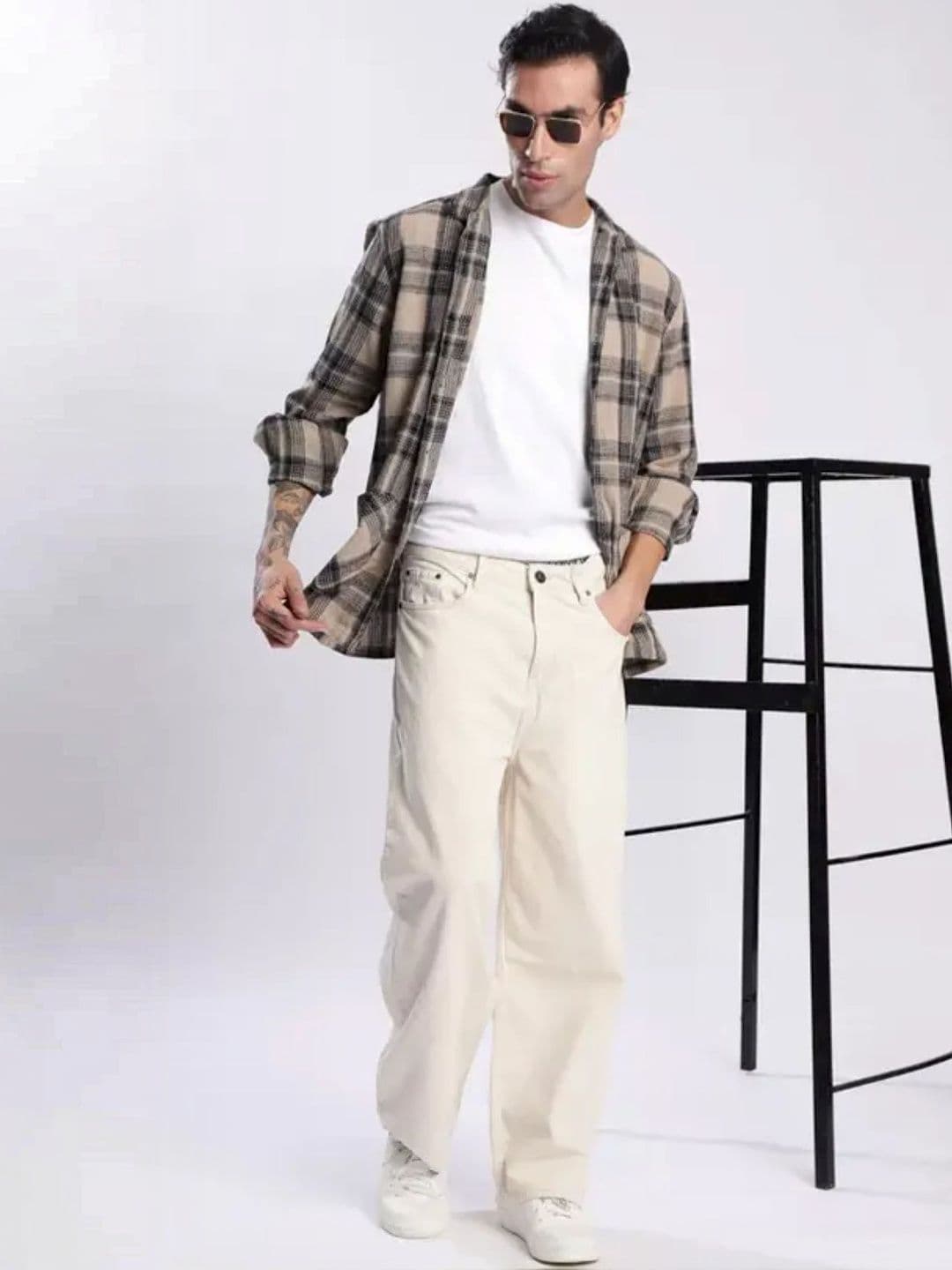 Metronaut Men Classic Relaxed Fit Mid-Rise Stretchable Jeans - view 1