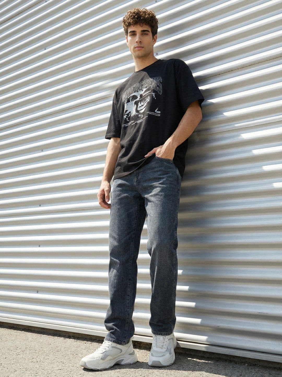 glitchez Men Relaxed Fit High-Rise Light Fade Jeans - view 1