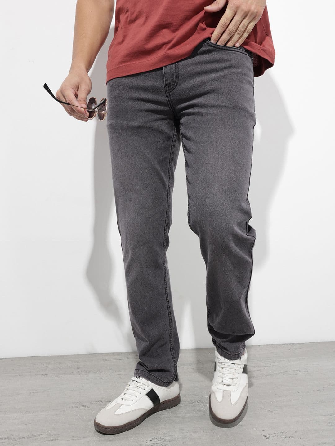 The Roadster Life Co. Men Relaxed Fit Mid-Rise Light Fade Stretchable Jeans - view 1