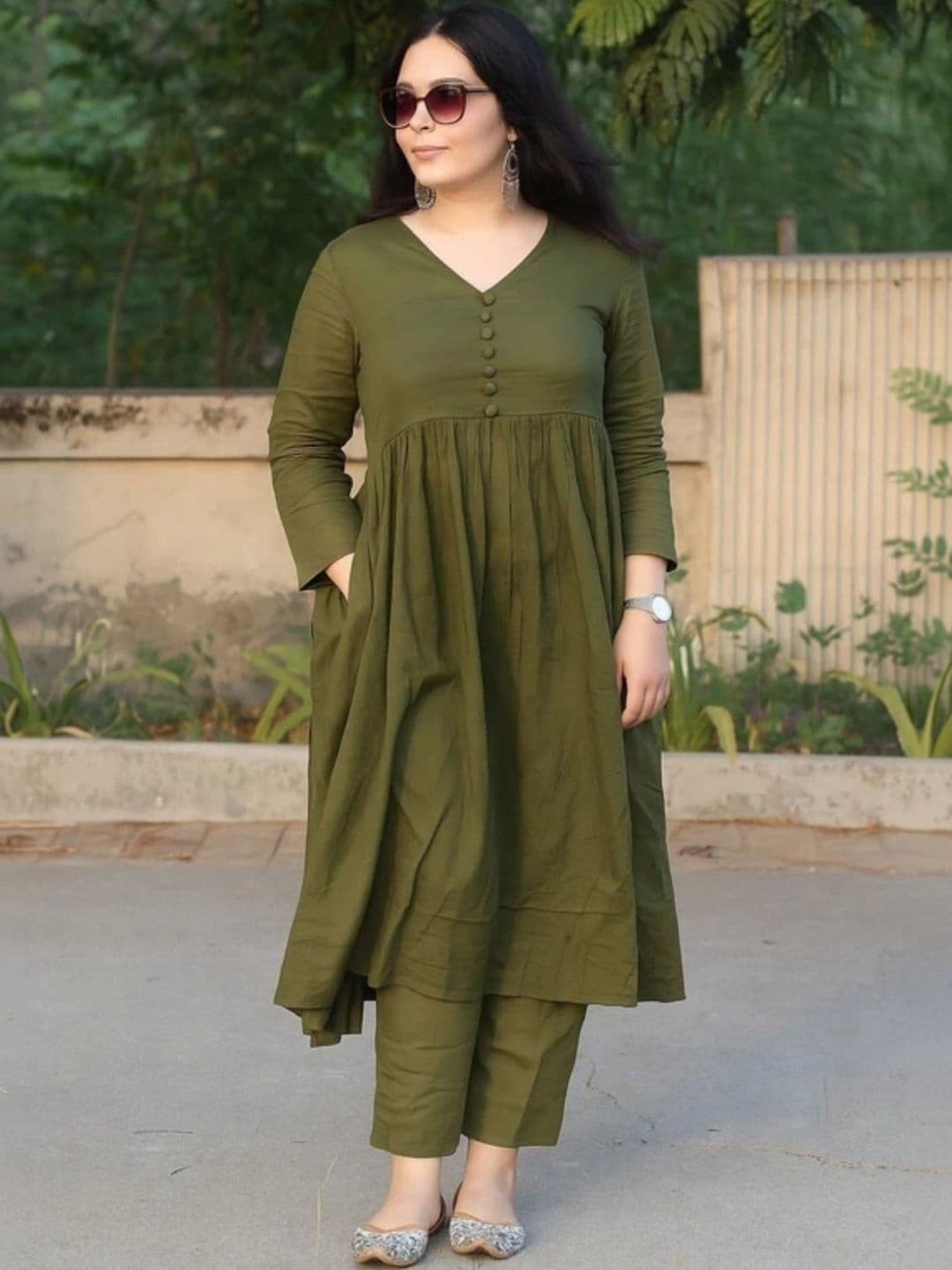 Veshviti Women Regular Kurta with Trousers - view 1
