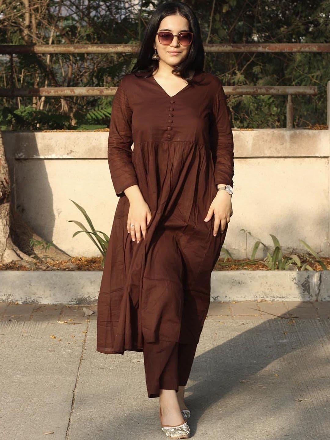 Veshviti Women Tiered Kurta with Trousers - view 1