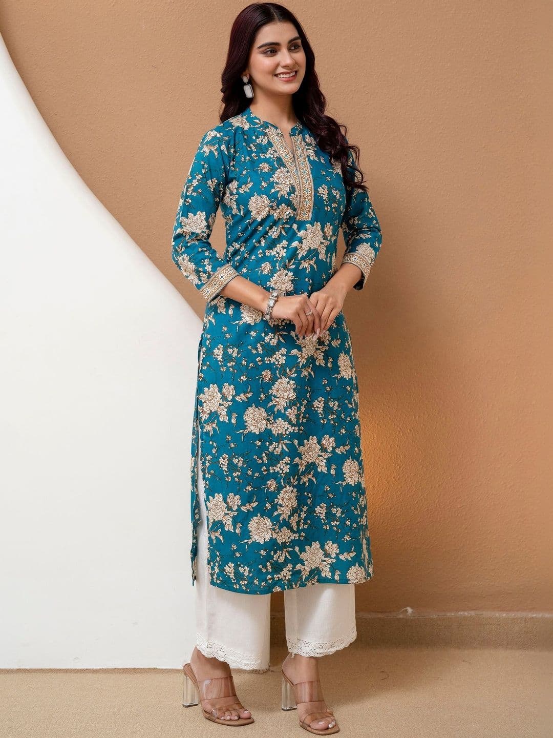 GUDWEARS Women Floral Printed Thread Work Floral Kurta - view 1
