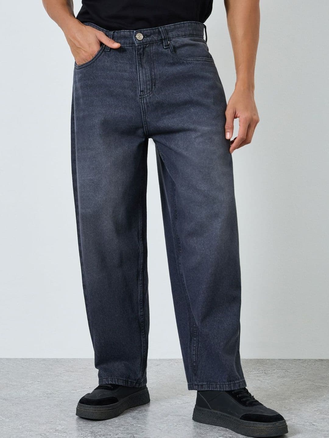 Styli Men Mid-Rise Light Fade Medium Wash Jeans - view 1