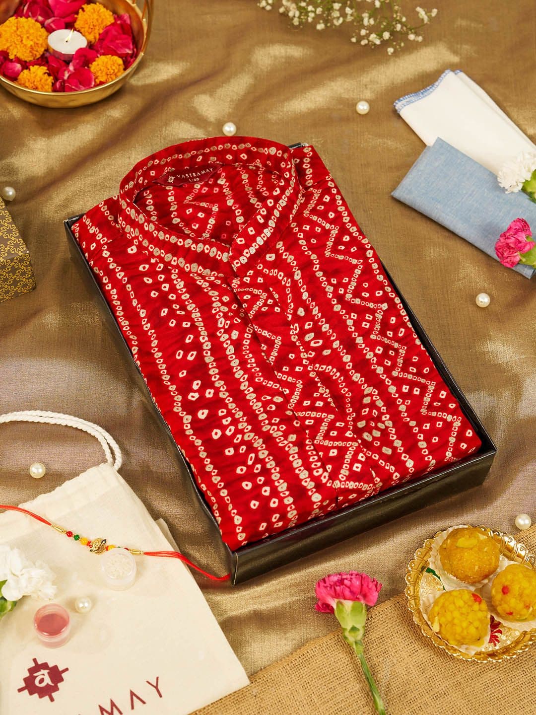 VASTRAMAY Men Bandhani Printed Kurta Gift Set with Rakhi & Handkerchief - view 1