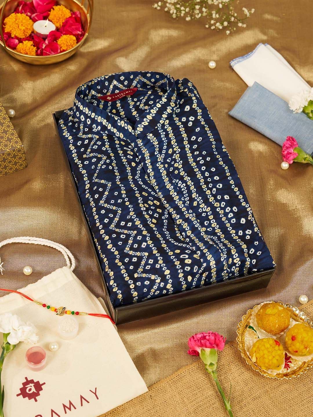 VASTRAMAY Men Bandhani Printed Kurta Gift Set with Rakhi & Handkerchief - view 1