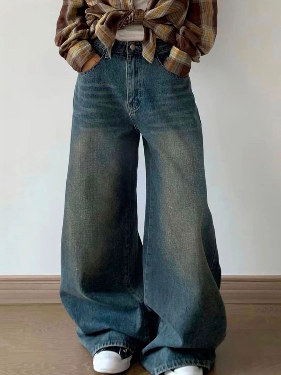 Mast & Harbour Women High-Rise Low Distress Light Fade Jeans - view 1