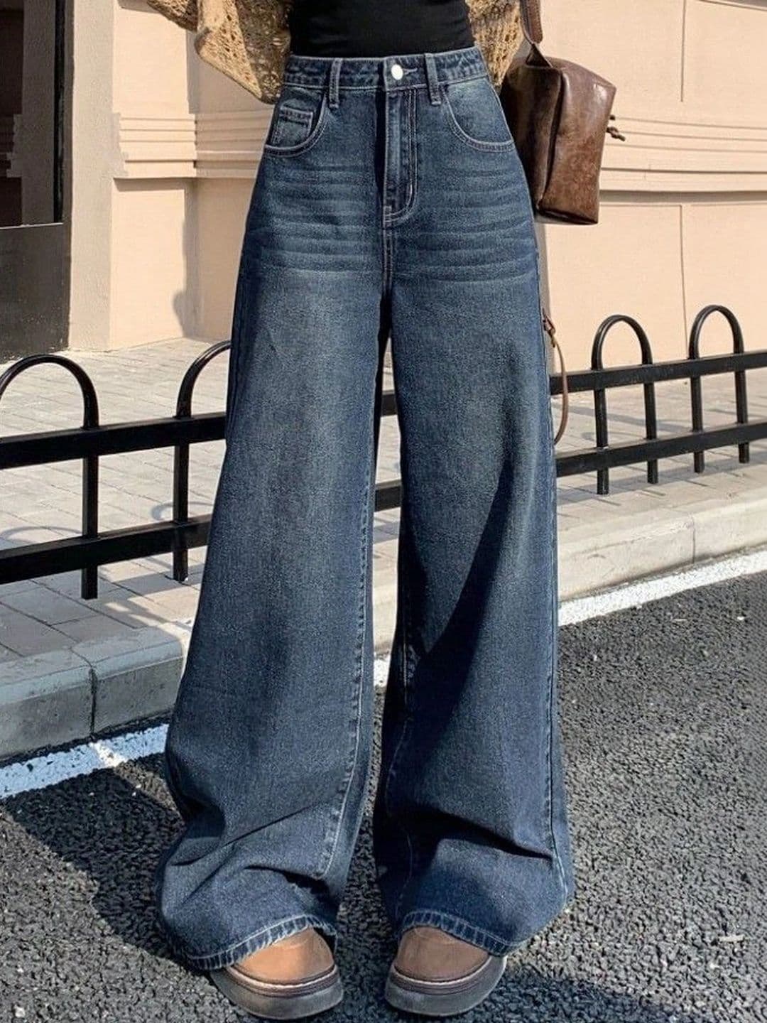 Mast & Harbour Women High-Rise Light Fade Jeans - view 1