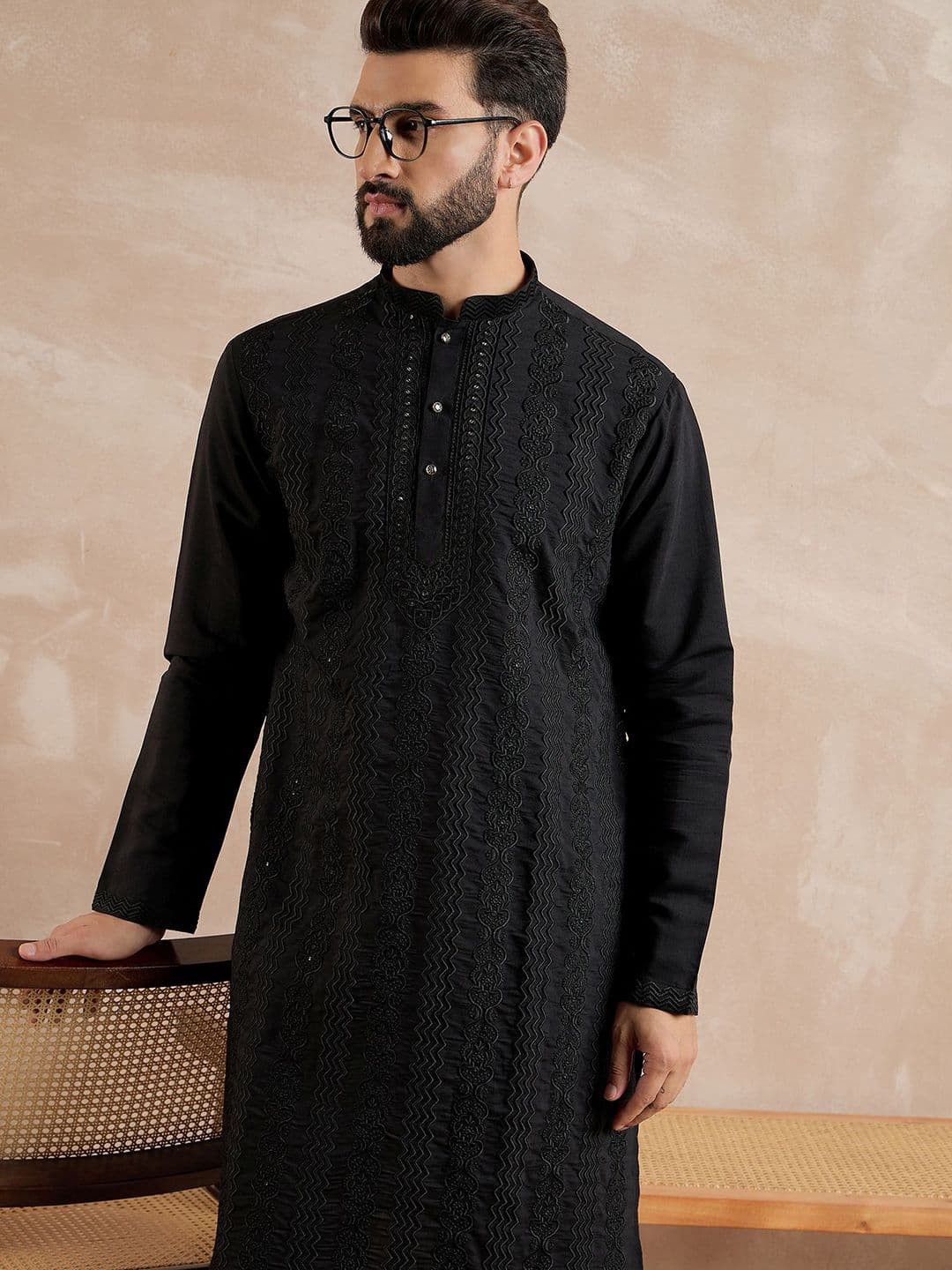 Anouk Floral Embroidered Mandarin Collar Sequinned Straight Kurta - view 1