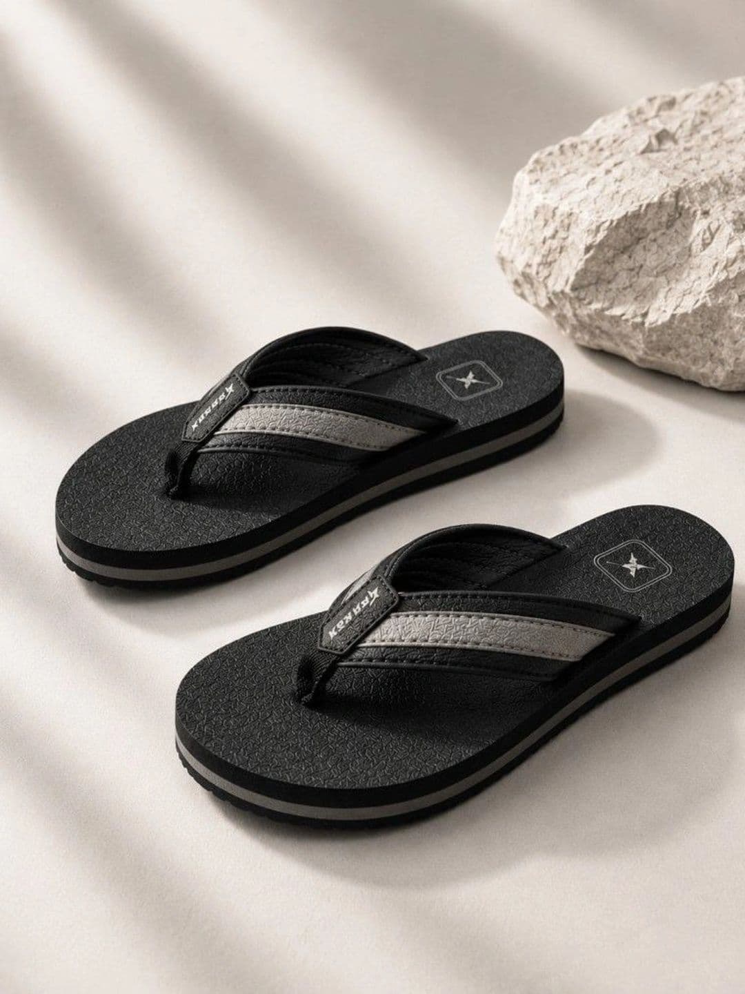 KRAASA Men Colourblocked Thong Flip-Flops - view 1