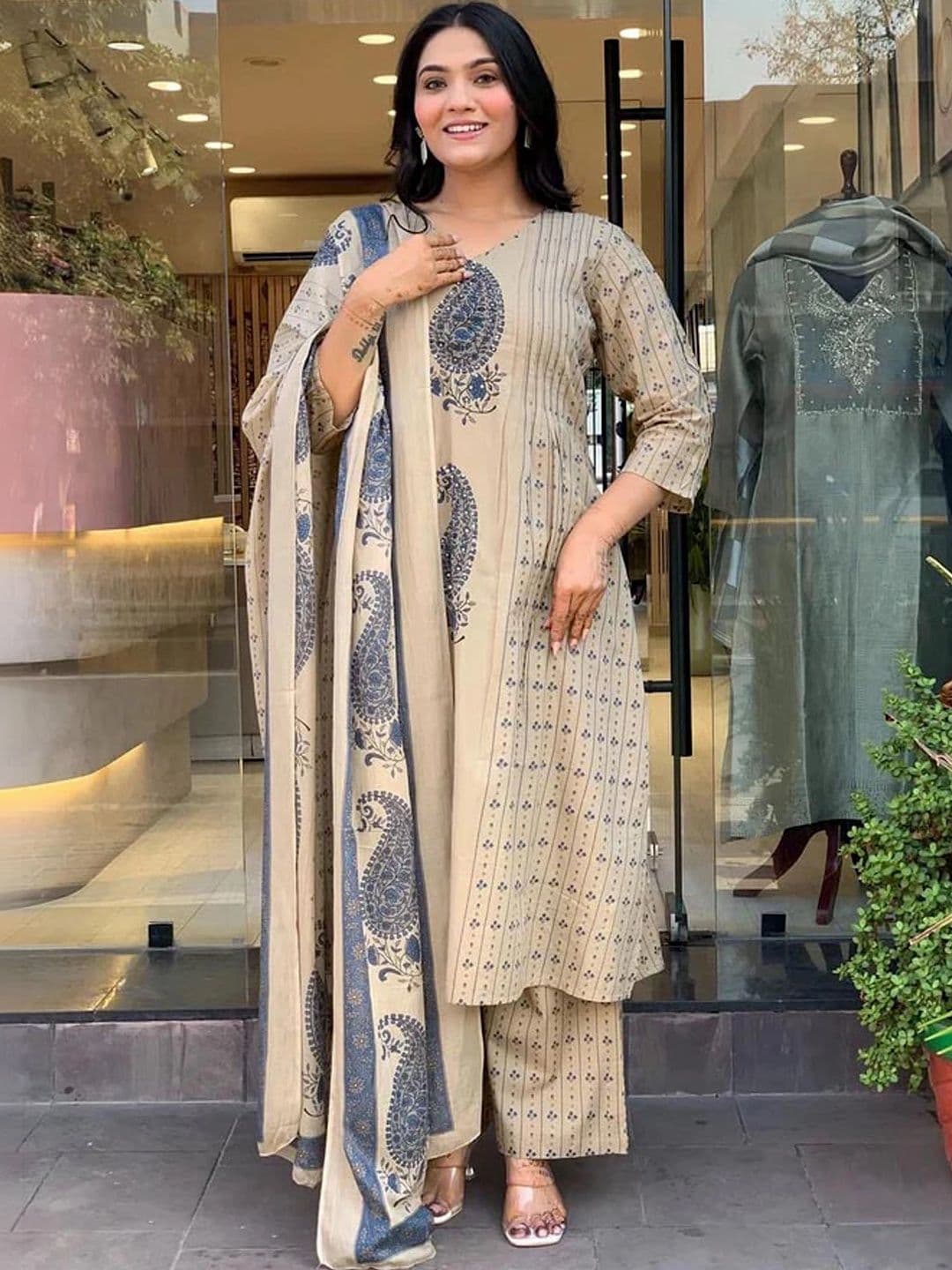 Light Daisy Women Ethnic Motifs Printed Regular Pure Cotton Kurta with Palazzos & With Dupatta - view 1