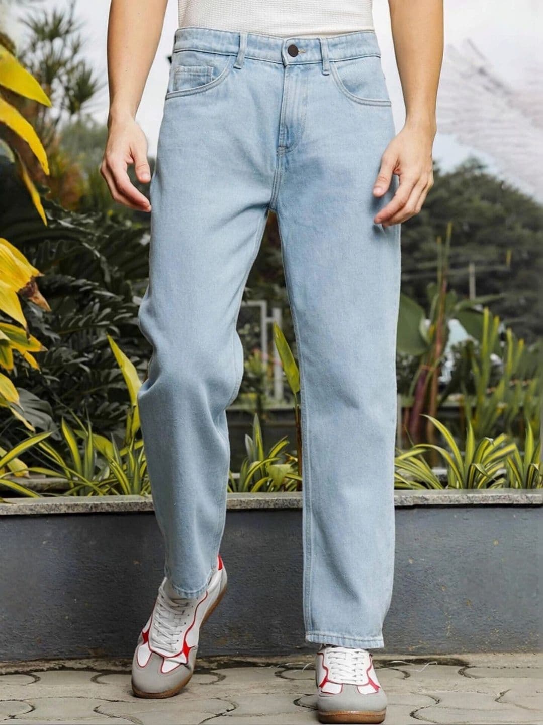 LEVORCE Men Relaxed Fit Mid-Rise Stretchable Jeans - view 1