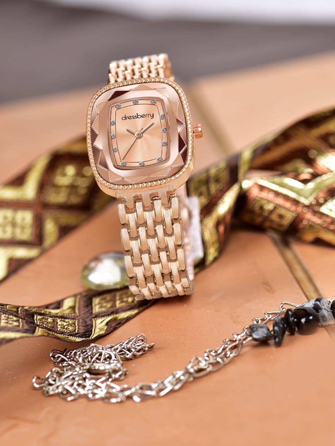 DressBerry Women Embellished Dial & Bracelet Style Straps Analogue Watch HOBDB-312-RG - view 1