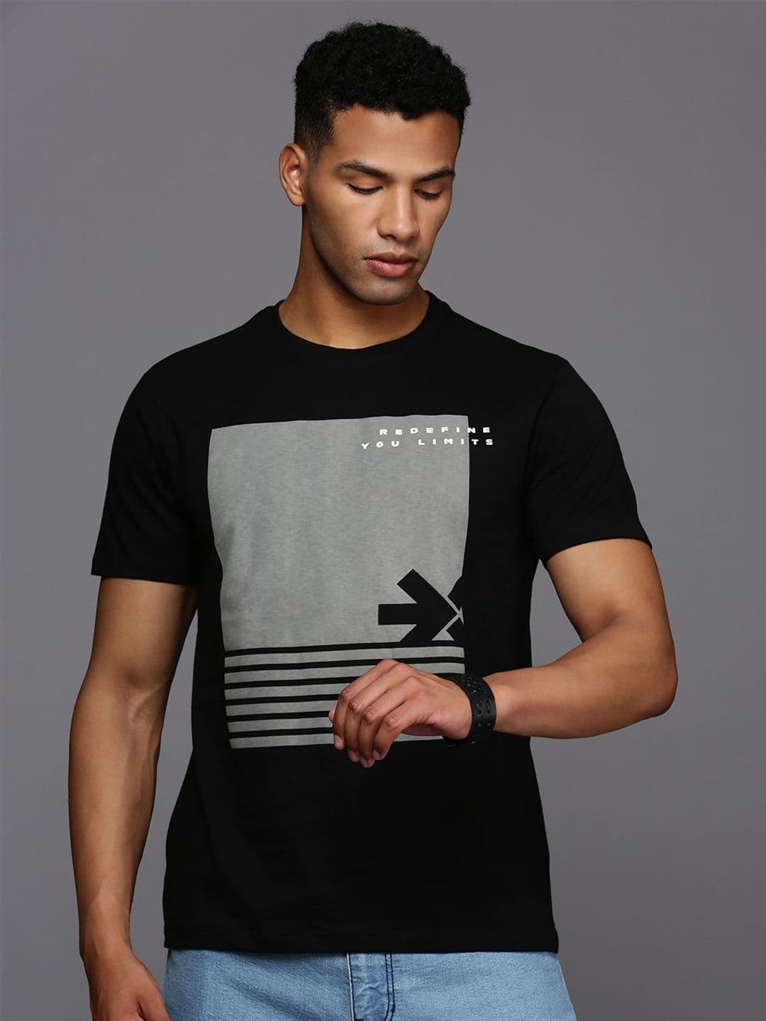 HRX by Hrithik Roshan Men Graphic Printed Round Neck T-shirt - view 1