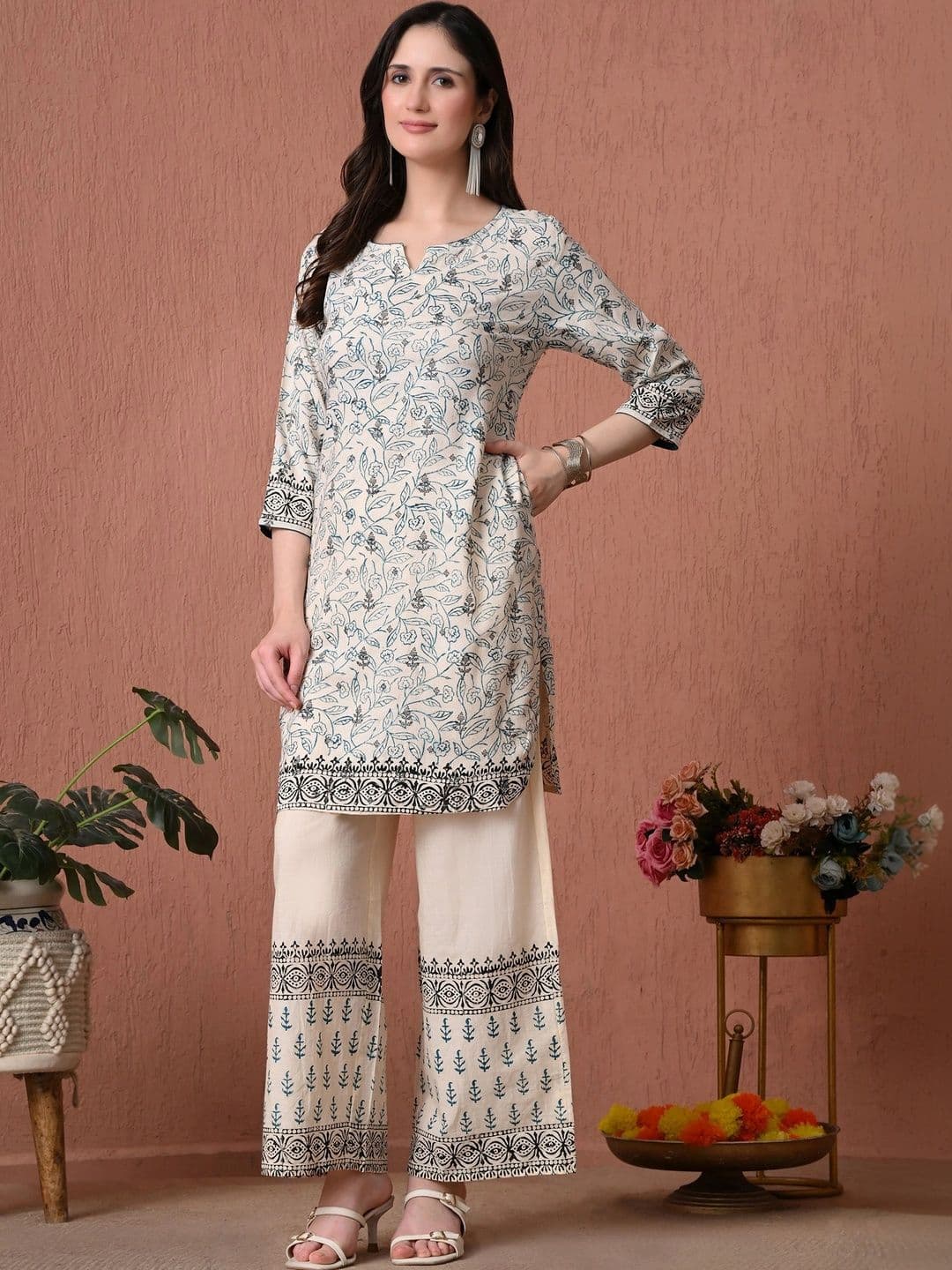Sangria Women Printed Palazzos - view 1