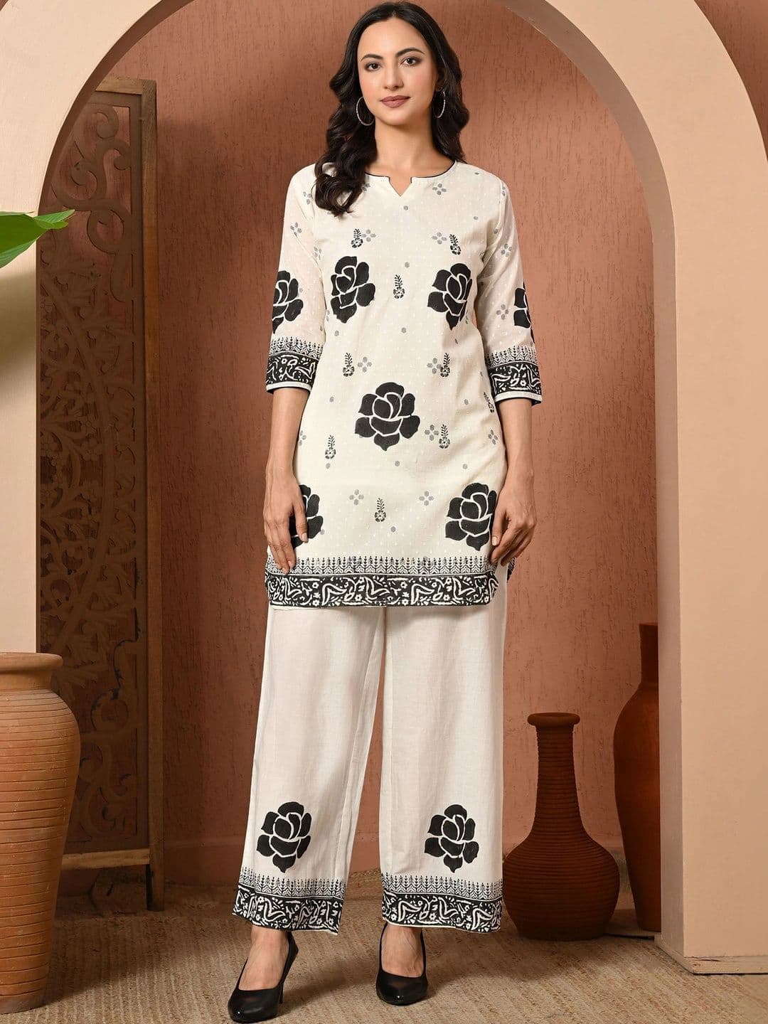 Sangria Women Printed Palazzos - view 1