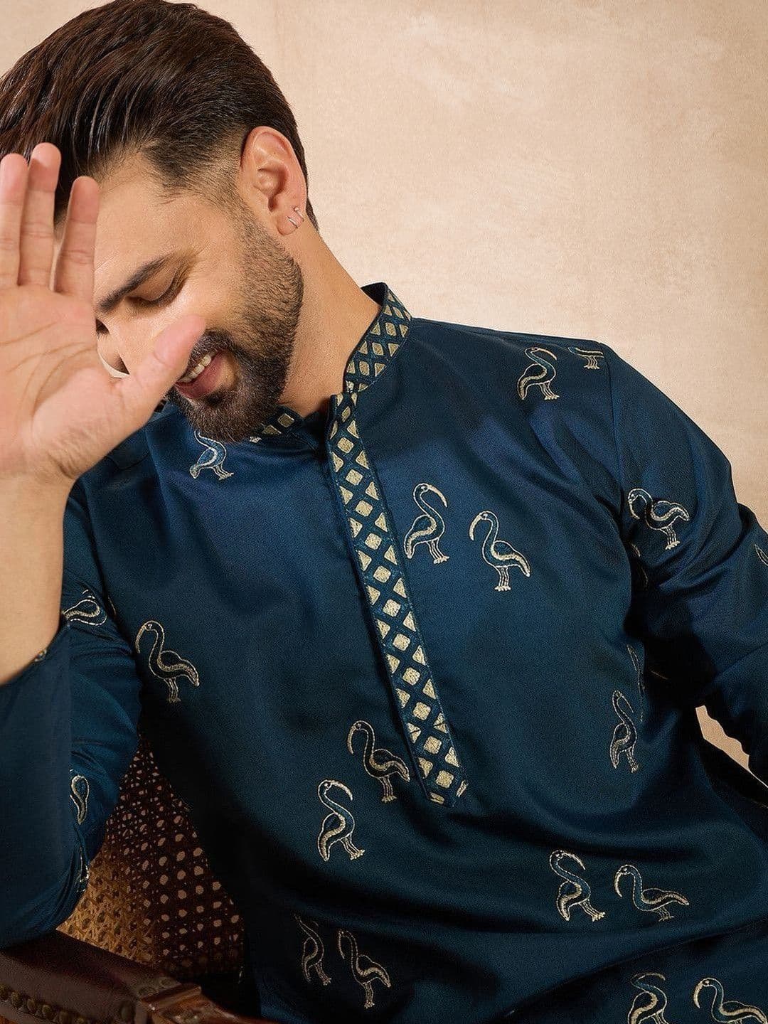 Ethnic Bay Men Embroidered Kurta - view 1