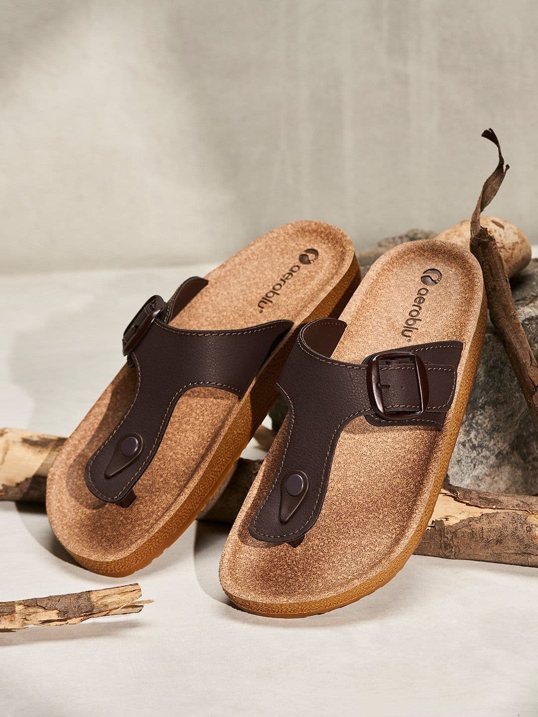 Aeroblu Men Solid No Back Strap T-Strap Flats - view 1